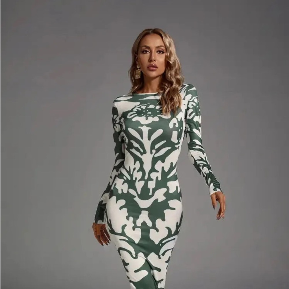 Delilah Green Open-Back Printed Maxi Dress – Size Large
